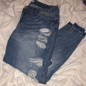 Distressed skinny jeans